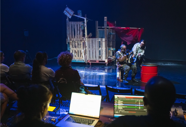 Momento en el que la ciudadanía interviene en el proceso creativo dando feedback antes del estreno general